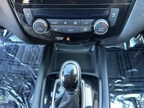 Used 2022 Nissan Rogue Sport SV AWD/4WD image 16