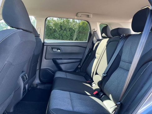 Used 2025 Nissan Rogue SV image 28