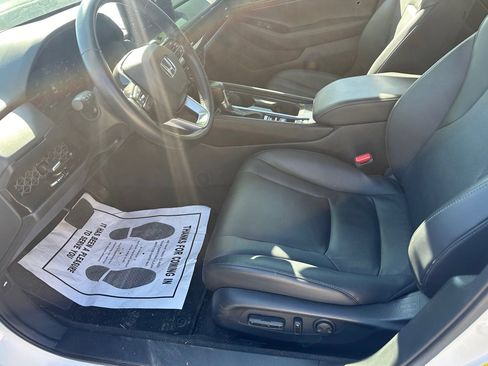 Used 2024 Honda Accord Touring image 10