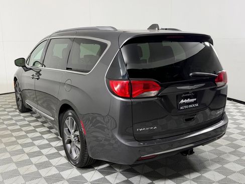 Used 2017 Chrysler Pacifica Limited image 7