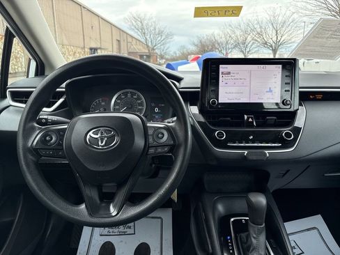 Used 2022 Toyota Corolla LE image 18