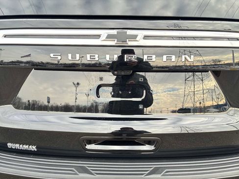 Certified 2024 Chevrolet Suburban High Country image 34