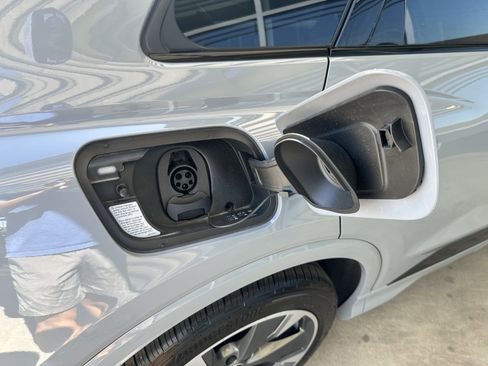 Used 2024 Audi Q4 e-tron Premium w/ Convenience Package image 40