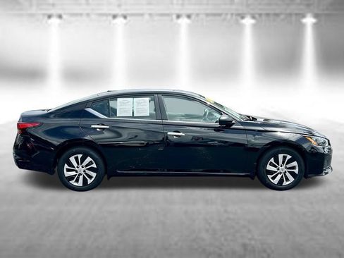 Certified 2025 Nissan Altima 2.5 S FWD image 5