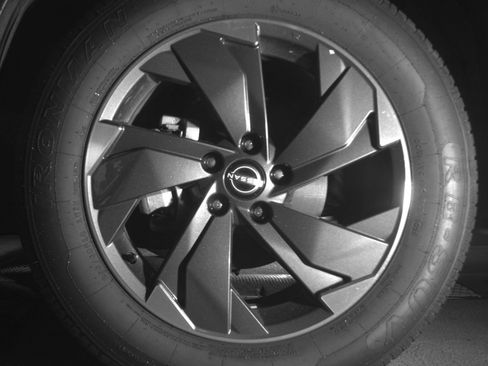 Used 2025 Nissan Rogue SV AWD/4WD image 12