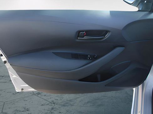 Used 2025 Toyota Corolla LE image 15