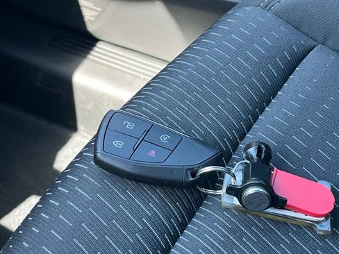Used 2025 Chevrolet Equinox LT FWD image 25