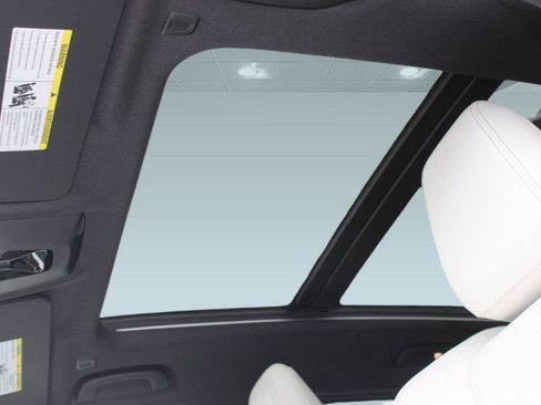 Used 2026 BMW X1 xDrive28i w/ Technology Package image 16