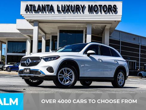 Used 2025 Mercedes-Benz GLC 300 4MATIC image 3