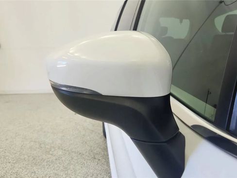 Used 2023 Chrysler Pacifica Touring-L FWD image 18