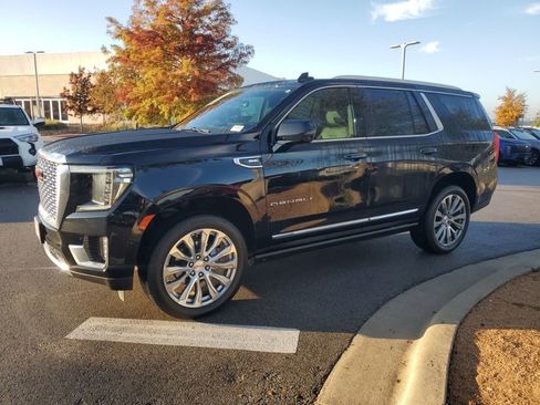 Used 2022 GMC Yukon Denali w/ Denali Premium Package image 4