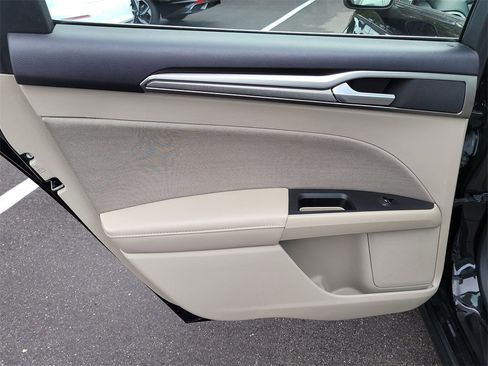 Certified 2019 Ford Fusion SE image 10