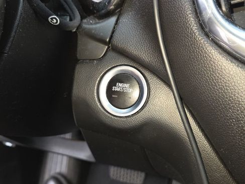 Used 2019 Chevrolet Equinox LT FWD image 17