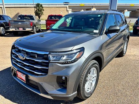 New 2026 Ford Explorer Active w/ Active Comfort Package image 3