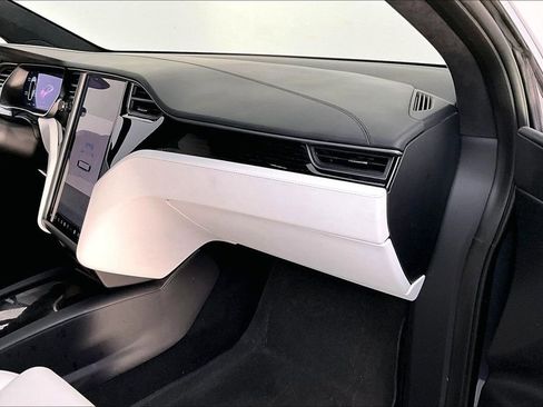 Used 2018 Tesla Model X 75D image 21