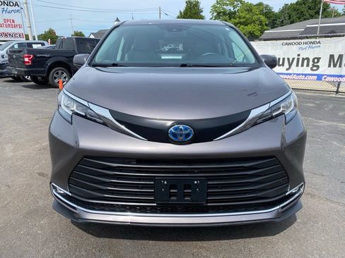 Used 2023 Toyota Sienna XLE FWD image 8