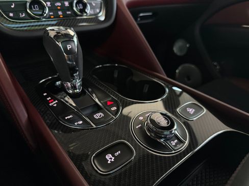 Used 2022 Bentley Bentayga AWD/4WD image 37
