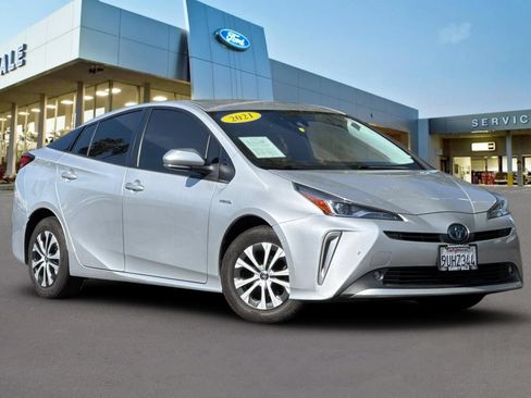 Used 2021 Toyota Prius XLE AWD/4WD image 2