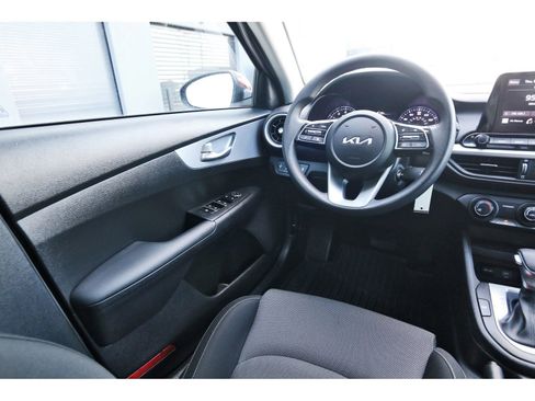 Used 2024 Kia Forte LXS w/ LXS Technology Package FWD image 10