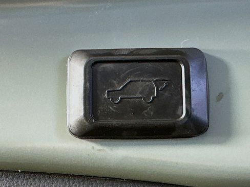 Used 2022 Toyota RAV4 XLE Premium image 31