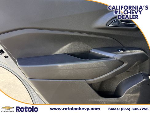 Used 2025 Chevrolet Trax LT w/ LT Convenience Package FWD image 16