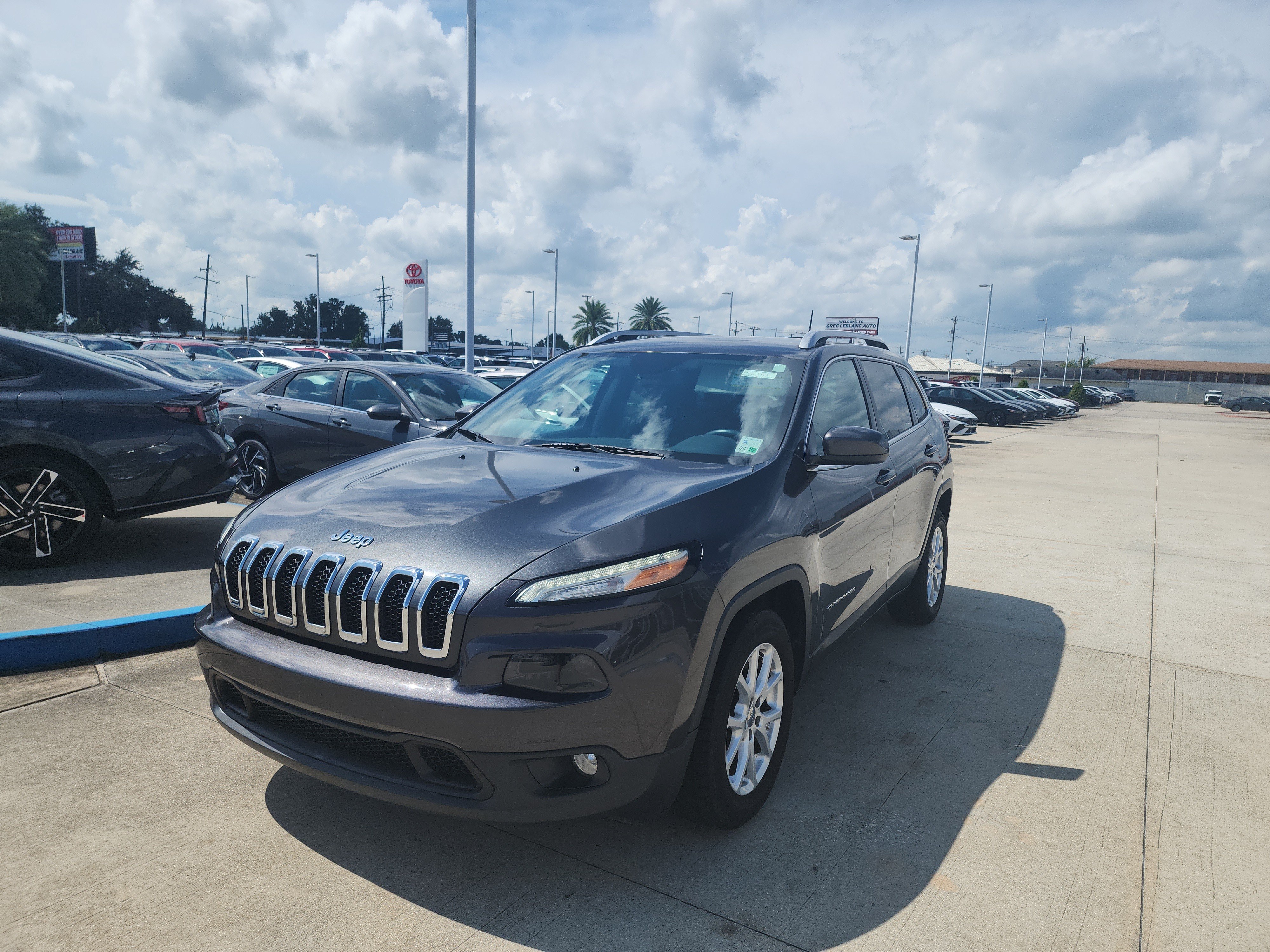 Used 2016 Jeep Cherokee Latitude w/ Comfort & Sound Group FWD image 3