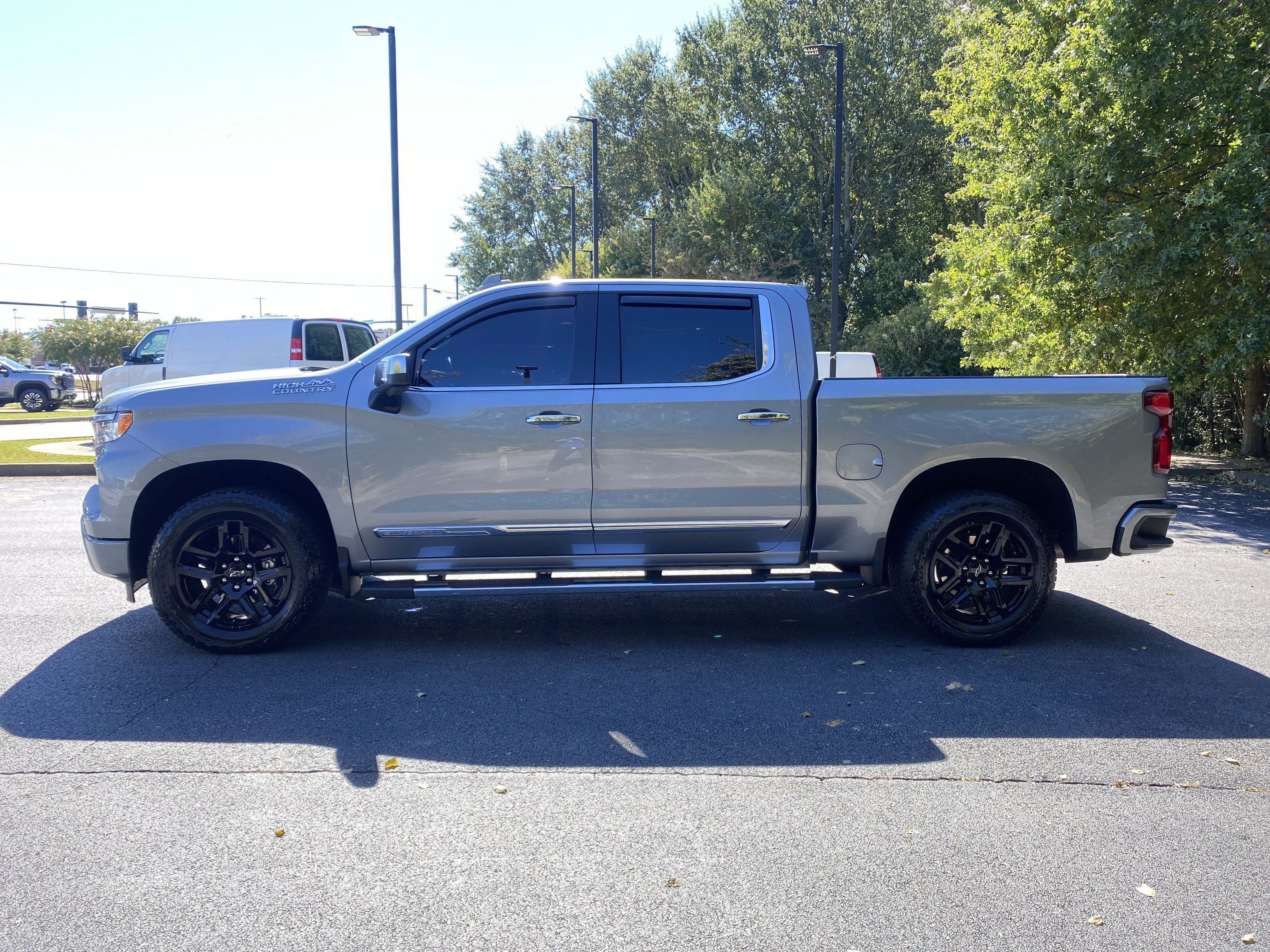Used 2023 Chevrolet Silverado 1500 High Country w/ High Country Premium Package AWD/4WD image 6