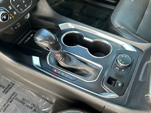 Used 2021 Chevrolet Traverse Premier image 16