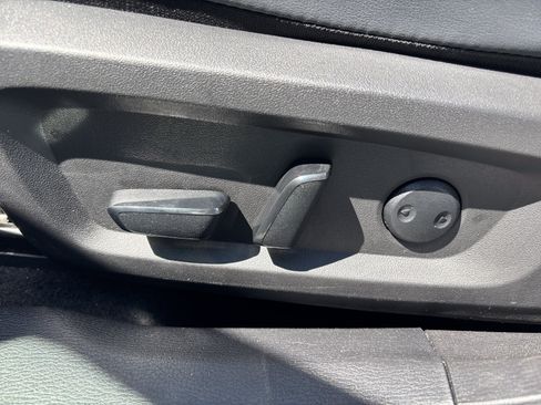 Used 2024 Mitsubishi Outlander SE AWD/4WD image 16