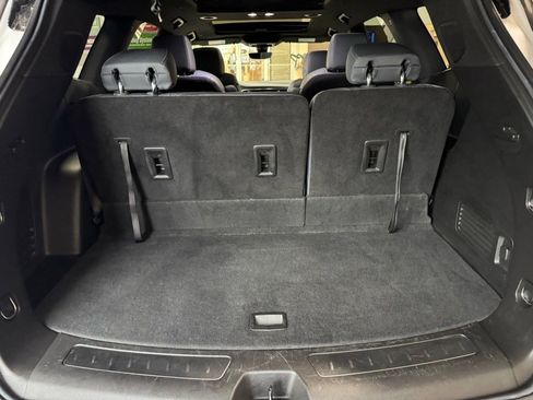 Used 2023 Buick Enclave Premium w/ Experience Buick Package image 9