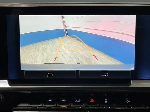 Used 2024 Chevrolet Silverado 1500 LT image 9