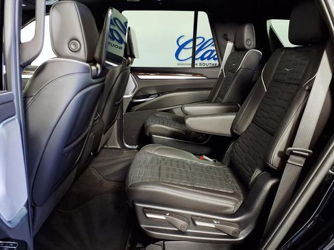 Used 2025 Cadillac Escalade Sport Platinum w/ LPO, ONYX Package image 6