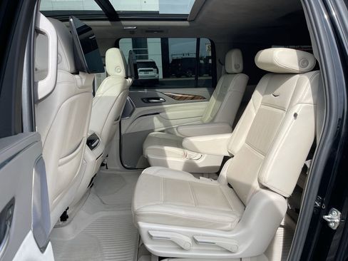 Used 2023 Cadillac Escalade ESV Sport Platinum w/ LPO, ONYX Package AWD/4WD image 26