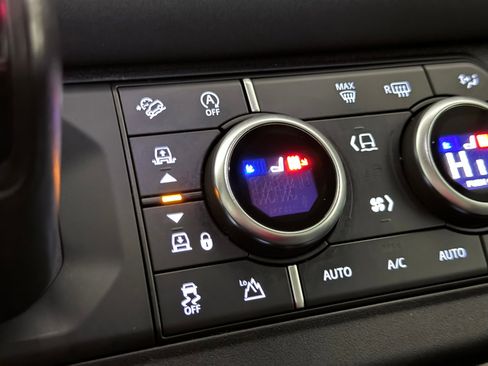 Used 2020 Land Rover Defender 110 First Edition image 37