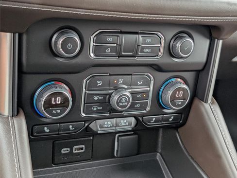 Used 2023 Chevrolet Tahoe Z71 w/ Z71 Off-Road Package AWD/4WD image 31