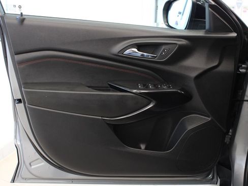 Used 2024 Chevrolet Trax RS w/ Sunroof Package FWD image 11