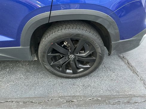 Certified 2023 Volkswagen Taos SE w/ Black Wheel Package image 25