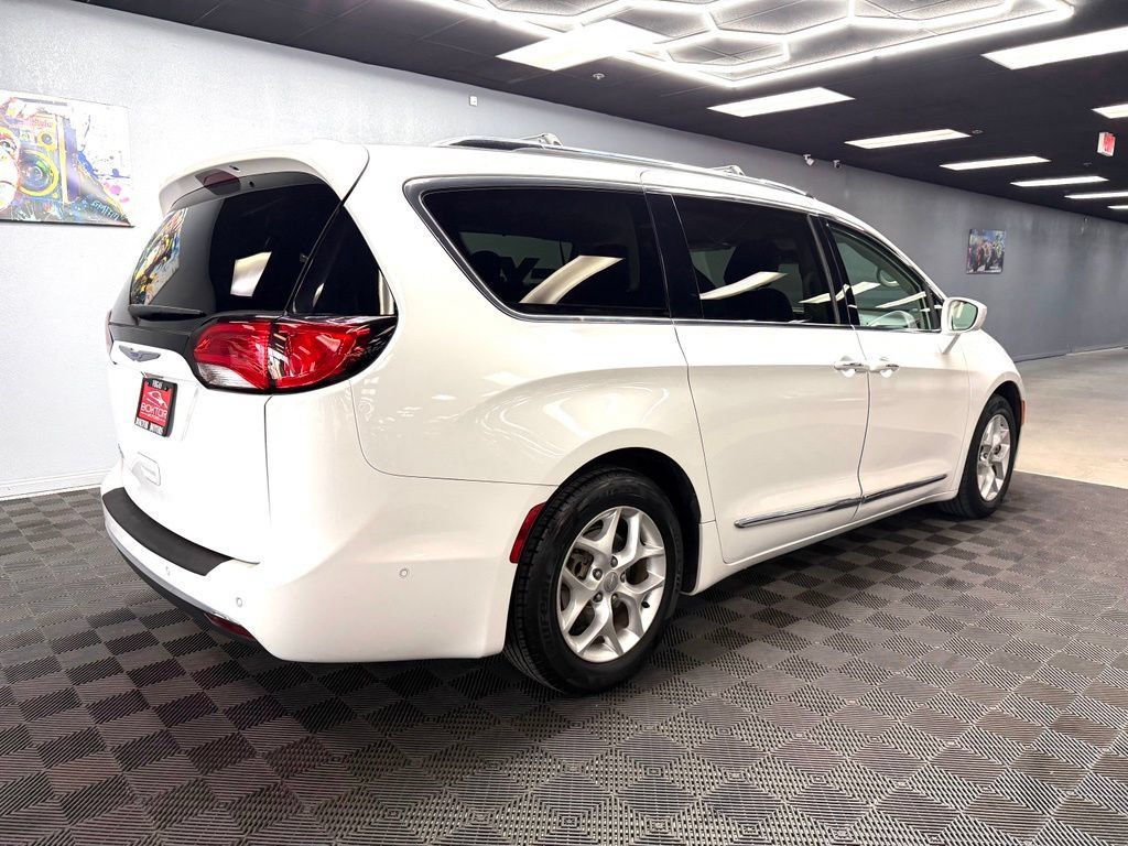 Used 2018 Chrysler Pacifica Touring-L Plus w/ Advanced Safetytec Group FWD image 15