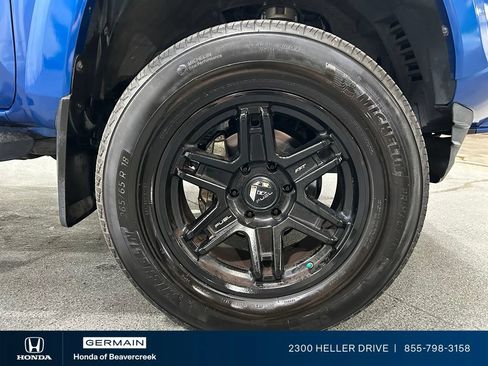 Used 2018 Toyota Tacoma Limited RWD image 12