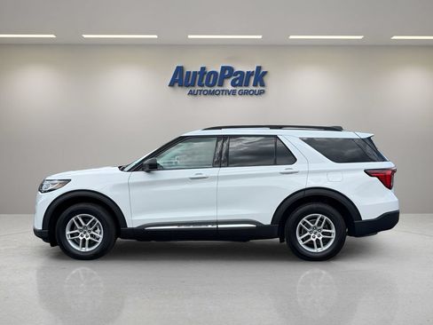Used 2025 Ford Explorer Active AWD/4WD image 4