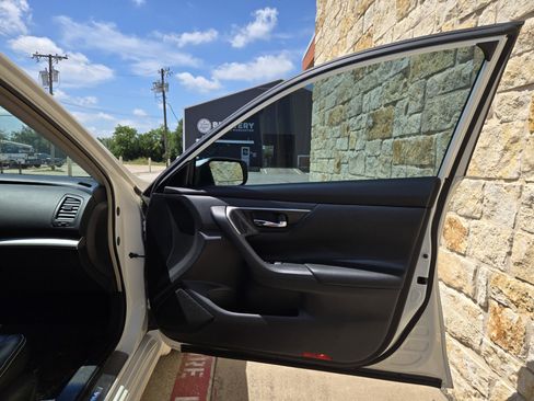 Used 2013 Nissan Altima 2.5 SV FWD image 8