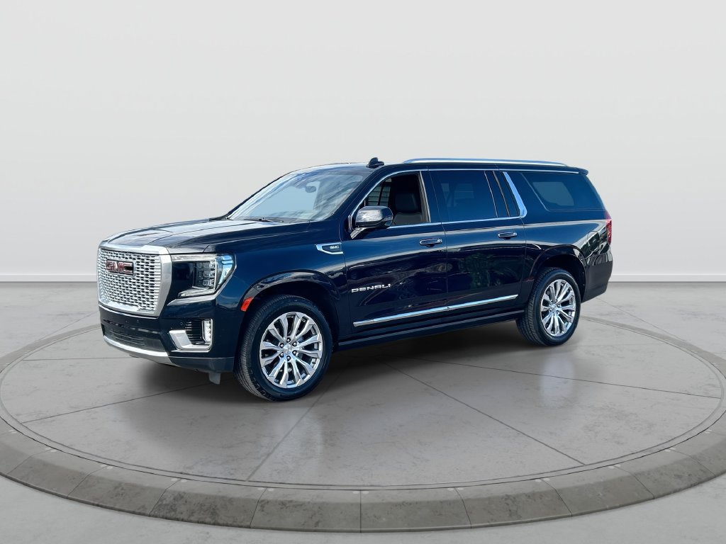Used 2022 GMC Yukon XL Denali w/ Denali Premium Package AWD/4WD image 4