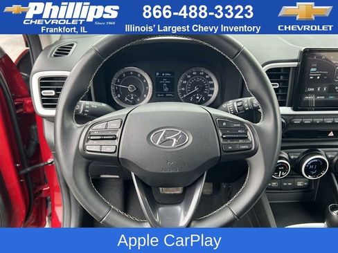 Used 2022 Hyundai Venue Limited image 13