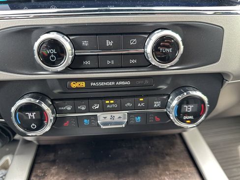 Used 2022 Ford F250 Lariat w/ Black Appearance Package AWD/4WD image 12