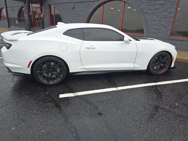 Used 2022 Chevrolet Camaro ZL1 RWD image 7