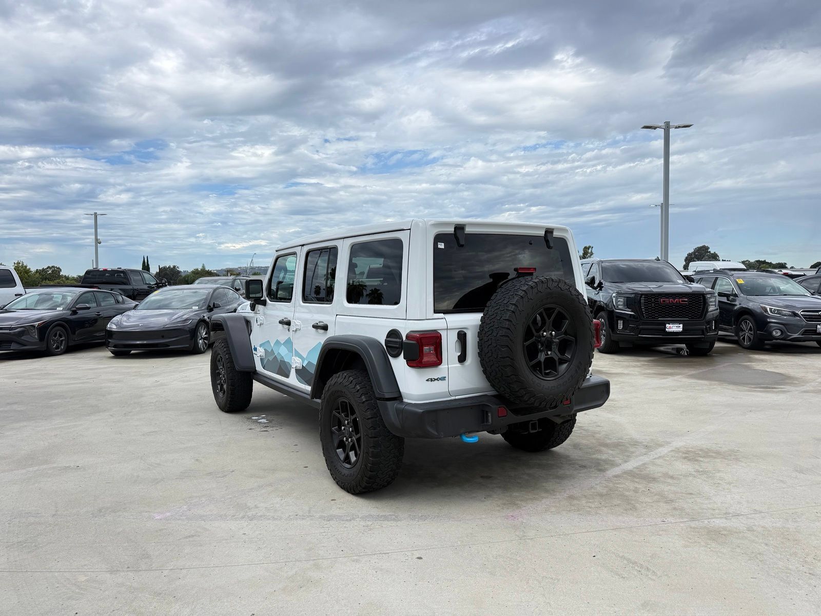 Used 2024 Jeep Wrangler Unlimited AWD/4WD image 2