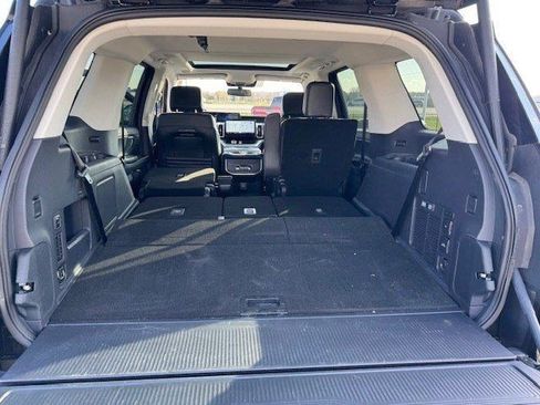 Used 2025 Ford Expedition Platinum w/ Driver's Package AWD/4WD image 37