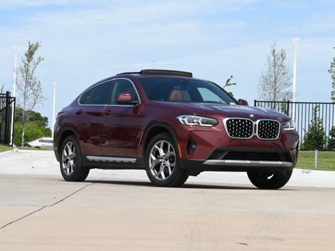 Used 2025 BMW X4 xDrive30i AWD/4WD image 2