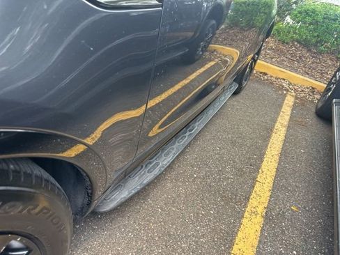 Used 2020 Land Rover Discovery Landmark image 24