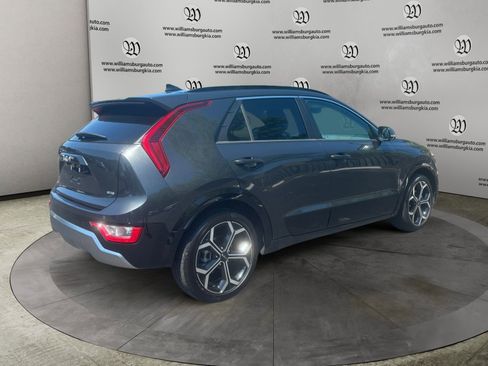 Used 2023 Kia Niro EX Touring FWD image 5